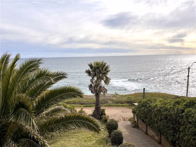 Casa en venta de 3 dorm. frente al mar - Quintero