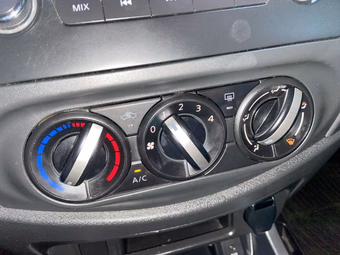 NAVARA SE 4X2 SZCW12-SANTIAGO