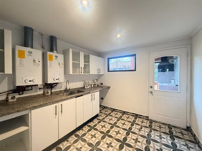 Casa en arriendo de 4 dorm. en Ayres de Chicureo con Laguna