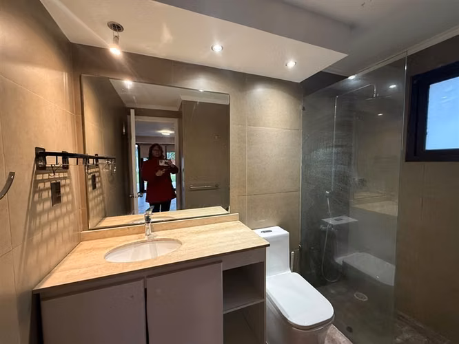 Casa en arriendo de 4 dorm. en Ayres de Chicureo con Laguna
