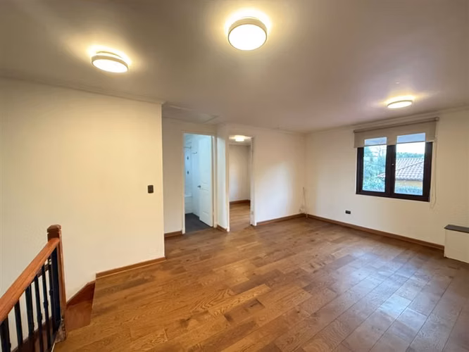 Casa en arriendo de 4 dorm. en Ayres de Chicureo con Laguna