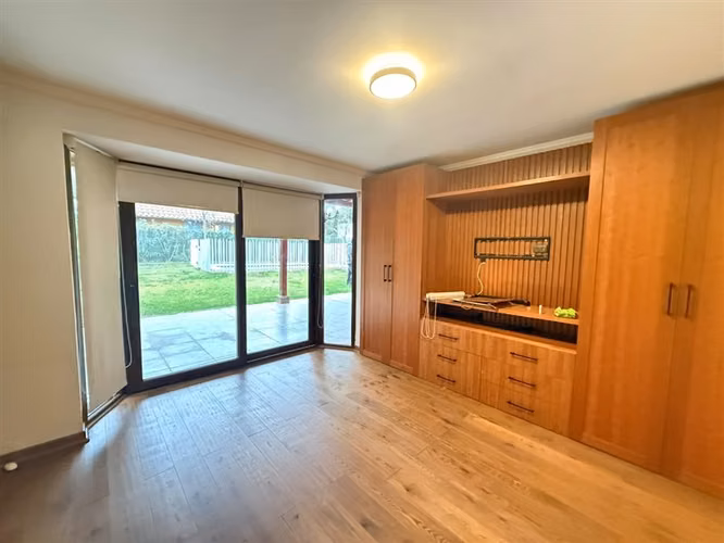 Casa en arriendo de 4 dorm. en Ayres de Chicureo con Laguna