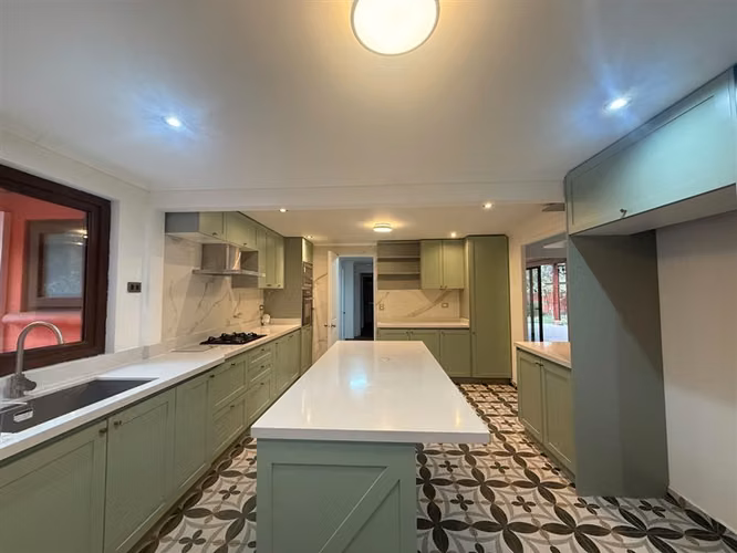 Casa en arriendo de 4 dorm. en Ayres de Chicureo con Laguna