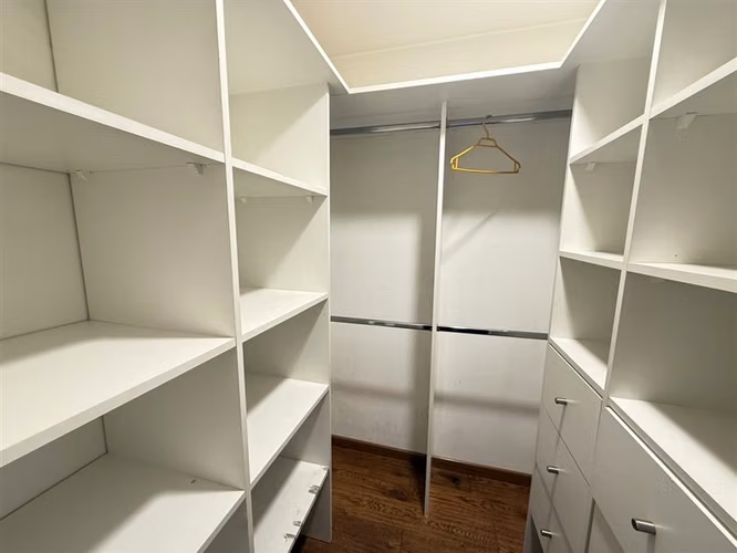 Casa en arriendo de 4 dorm. en Ayres de Chicureo con Laguna