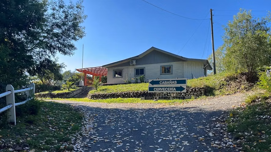 VENTA DE COMPLEJO DE CABAÑAS CON PISCINA Y CERVECERÍA ARTESANAL PRECORDILLERA STA BARBARA