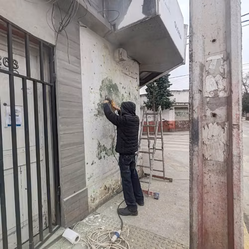 Local esquina V.Rozas C.Navia