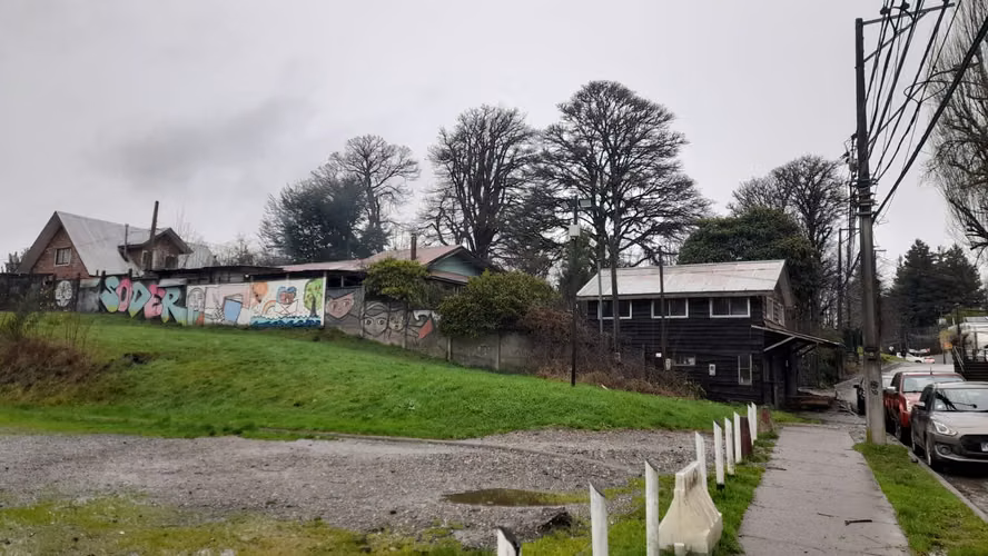 Vendo Gran terreno con 3 casas en Isla Teja