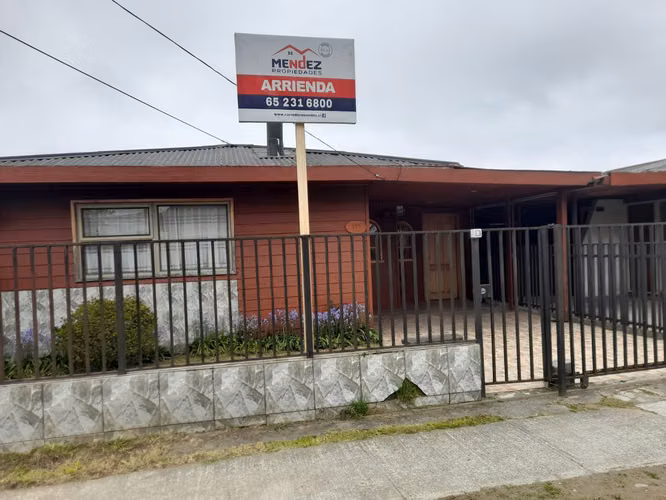 Se arrienda amplia casa en sector Antihual, a pasos de Av. Sargento Silva.