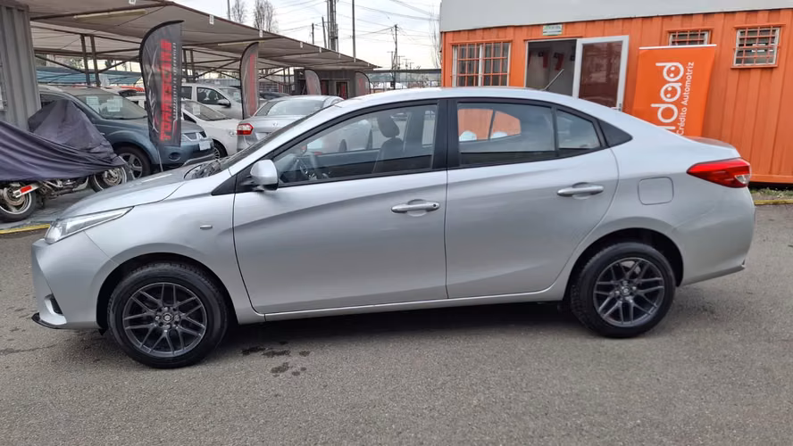 TOYOTA YARIS 2021 GLI FULL EQUIPO 1.5