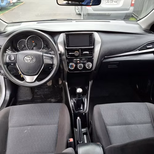 TOYOTA YARIS 2021 GLI FULL EQUIPO 1.5