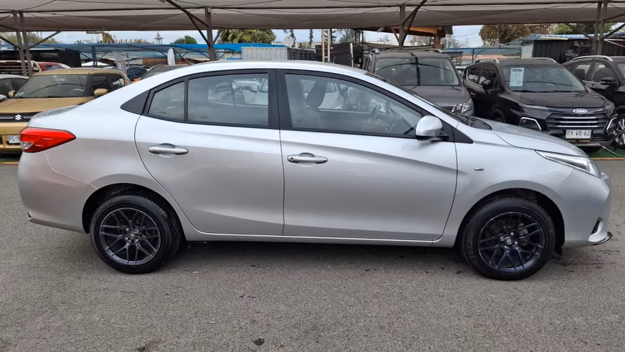 TOYOTA YARIS 2021 GLI FULL EQUIPO 1.5