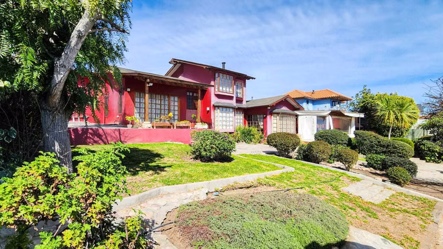 Casa 6D/4B/5E/2Bod Terraza y quincho  -Peñuelas (178809)