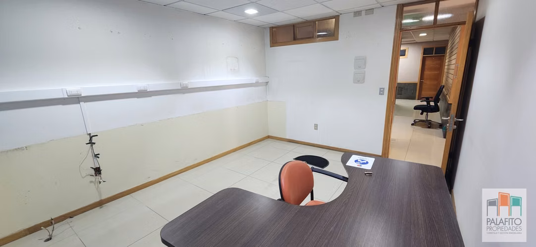 Box médicos con baño privado, excelente ubicación