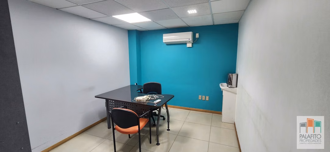 Box médicos con baño privado, excelente ubicación