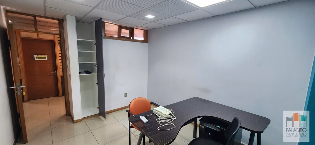 Box médicos con baño privado, excelente ubicación