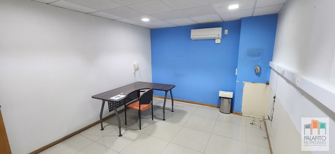 Box médicos con baño privado, excelente ubicación