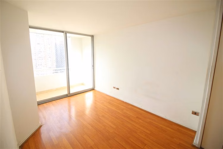 VENTA 1D1B bodega-estacionamiento -Metro Sta Lucía Santiago - Imagen 6