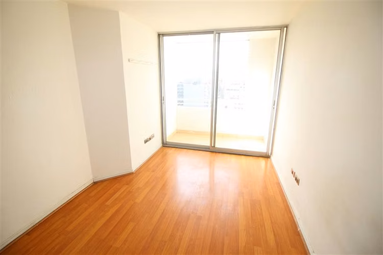 VENTA 1D1B bodega-estacionamiento -Metro Sta Lucía Santiago - Imagen 8