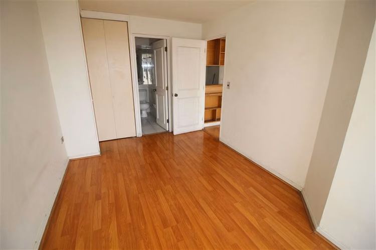 VENTA 1D1B bodega-estacionamiento -Metro Sta Lucía Santiago - Imagen 9