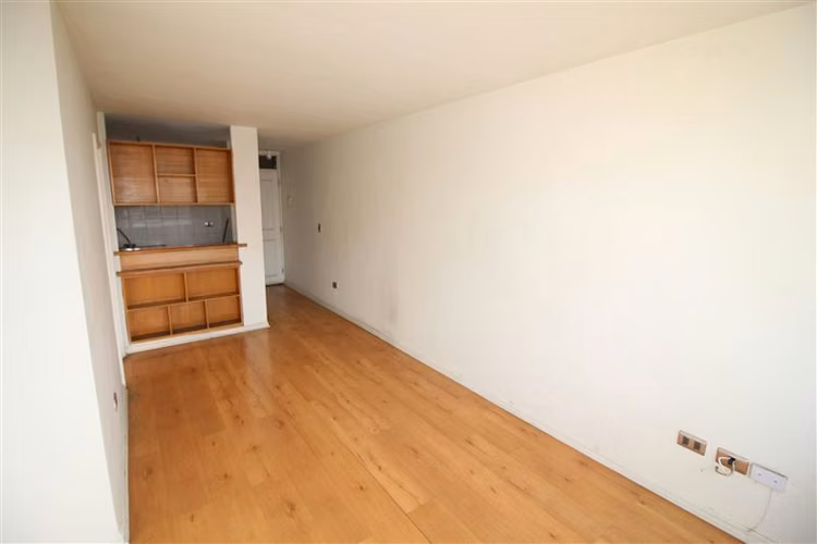 VENTA 1D1B bodega-estacionamiento -Metro Sta Lucía Santiago - Imagen 7