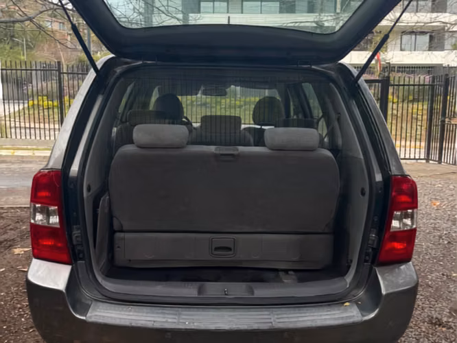 Kia Carnival 2010 2.7 V6 AT - 8 Pasajeros / Revisión al día