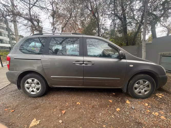 Kia Carnival 2010 2.7 V6 AT - 8 Pasajeros / Revisión al día