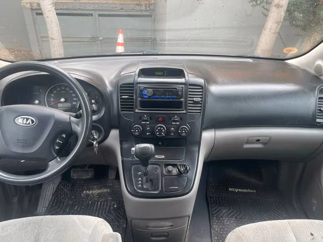 Kia Carnival 2010 2.7 V6 AT - 8 Pasajeros / Revisión al día
