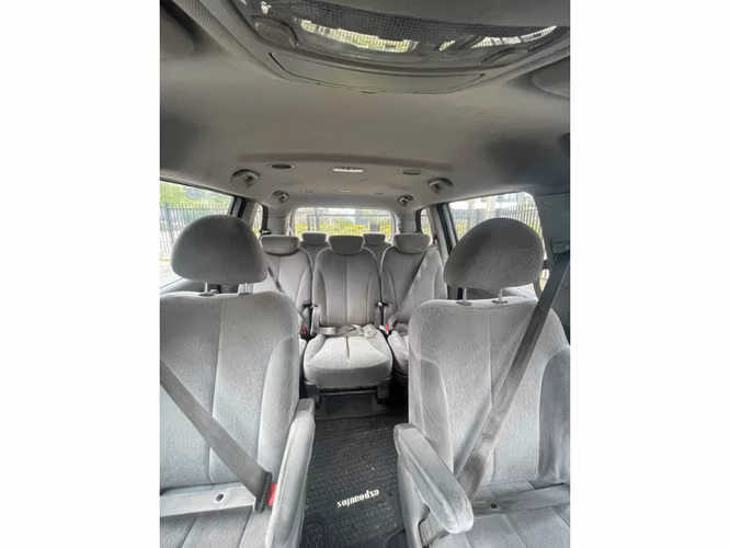 Kia Carnival 2010 2.7 V6 AT - 8 Pasajeros / Revisión al día