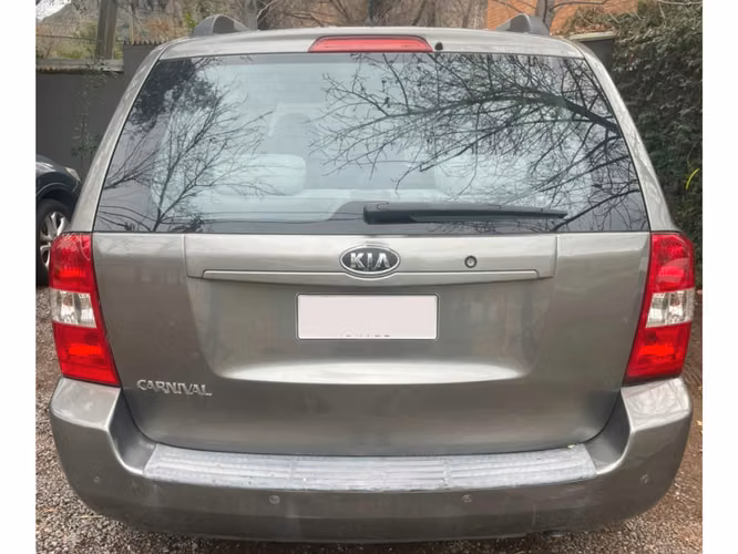 Kia Carnival 2010 2.7 V6 AT - 8 Pasajeros / Revisión al día