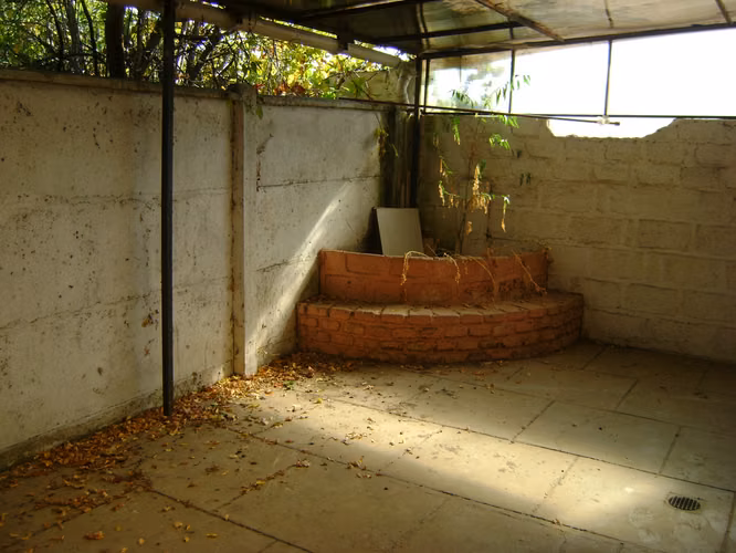 Casa individual, 3 baños, a pasos de la Av. Valparaíso. Cod-2371