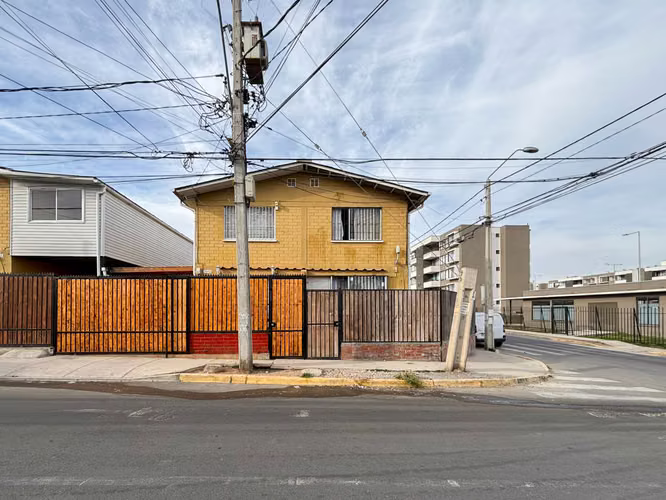 CASA ESQUINA EN VENTA EN VILLA TALINAY, COQUIMBO.