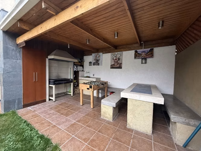 Vendemos Casa En Condominio A Pasos Del Colegio Montessor