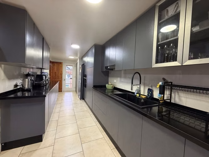 Vendemos Casa En Condominio A Pasos Del Colegio Montessor