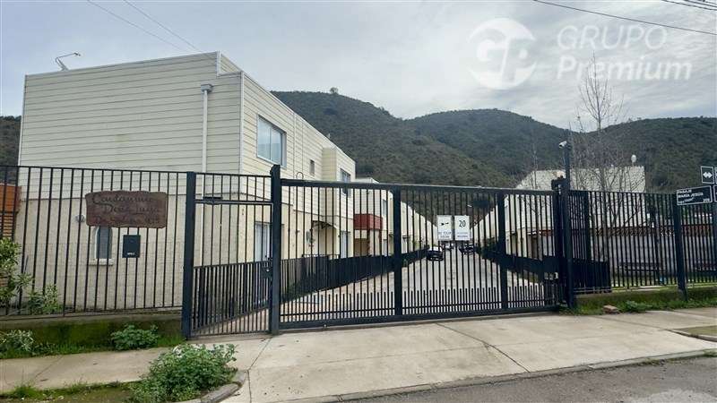 Casa en venta de 2D-2B-1 bodega-1 estacionamiento Curacavi