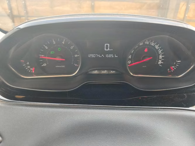 PEUGEOT 208 - AÑO 2013 (129.000 KM)