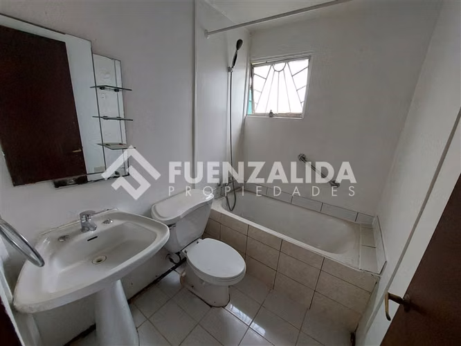 Casa en venta de 3 dorm. en La Florida