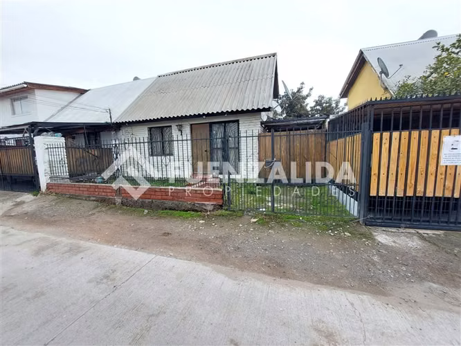 Casa en venta de 3 dorm. en La Florida