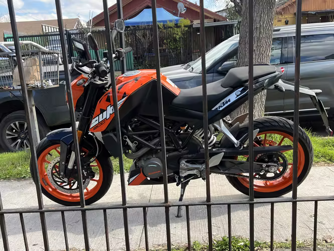 “KTM Duke 200 2024 | SOLO 1.000 KM | ÚNICO DUEÑO | ESTADO NUEVA”