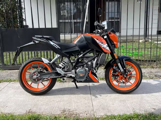 “KTM Duke 200 2024 | SOLO 1.000 KM | ÚNICO DUEÑO | ESTADO NUEVA”