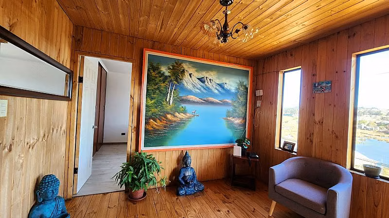 HERMOSA CASA CON TRES CABAÑAS EN VENTA EN PICHILEMU