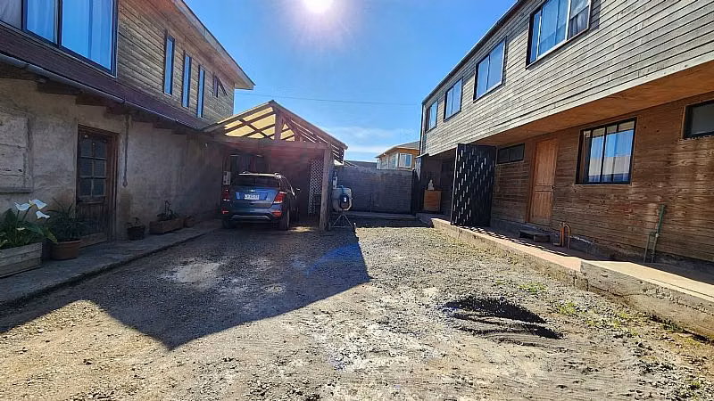 HERMOSA CASA CON TRES CABAÑAS EN VENTA EN PICHILEMU
