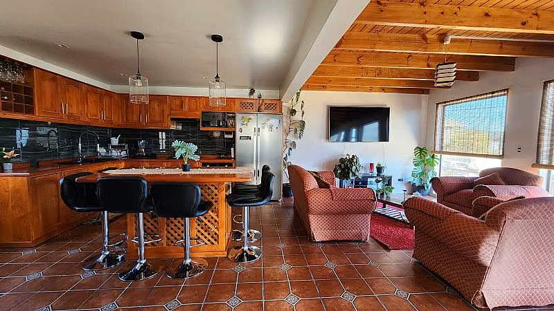 HERMOSA CASA CON TRES CABAÑAS EN VENTA EN PICHILEMU