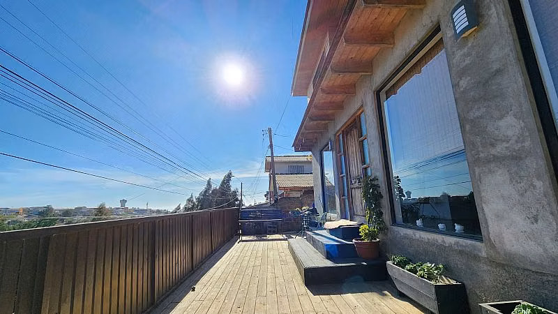 HERMOSA CASA CON TRES CABAÑAS EN VENTA EN PICHILEMU