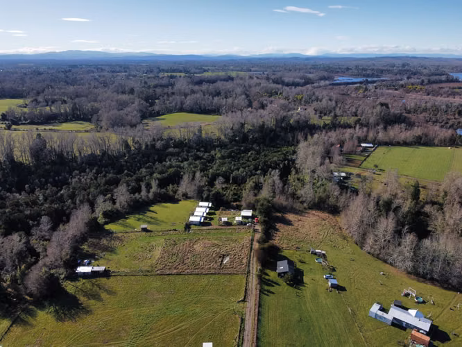 VENTA PARCELA CON 5 CABAÑAS – SECTOR TRALCAO, VALDIVIA - Imagen 5