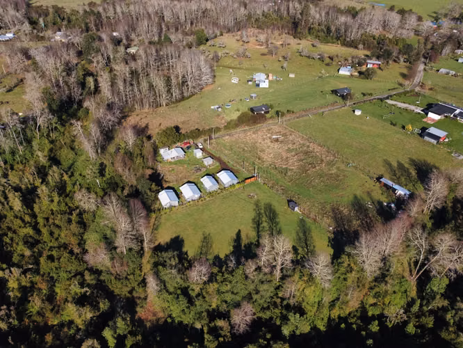 VENTA PARCELA CON 5 CABAÑAS – SECTOR TRALCAO, VALDIVIA - Imagen 4