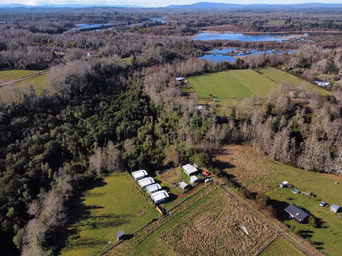 VENTA PARCELA CON 5 CABAÑAS – SECTOR TRALCAO, VALDIVIA - Imagen 3