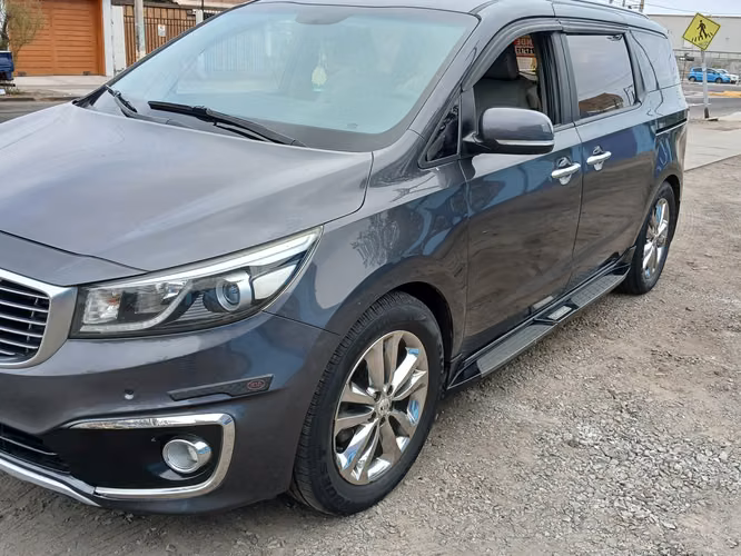Vendo Auto Kia Carnival  2016