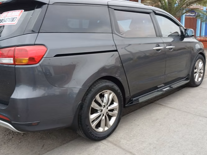 Vendo Auto Kia Carnival  2016