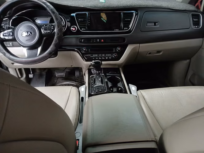 Vendo Auto Kia Carnival  2016