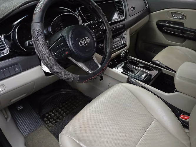 Vendo Auto Kia Carnival  2016